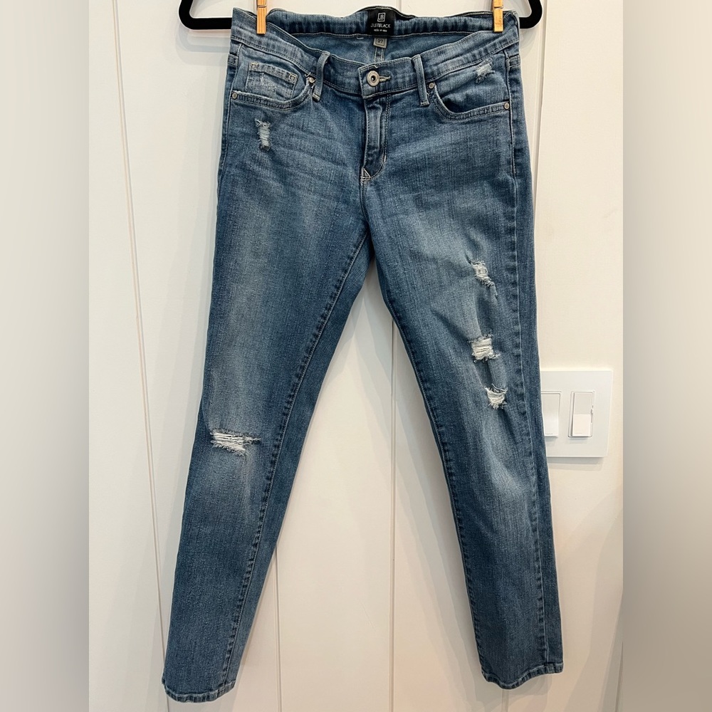 Just Black women’s distressed skinny jeans. Size 27.